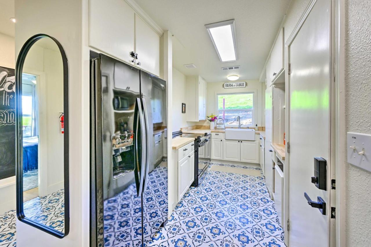 Peaceful Ranch Home With Sierra Nevada Views Woodlake Eksteriør billede