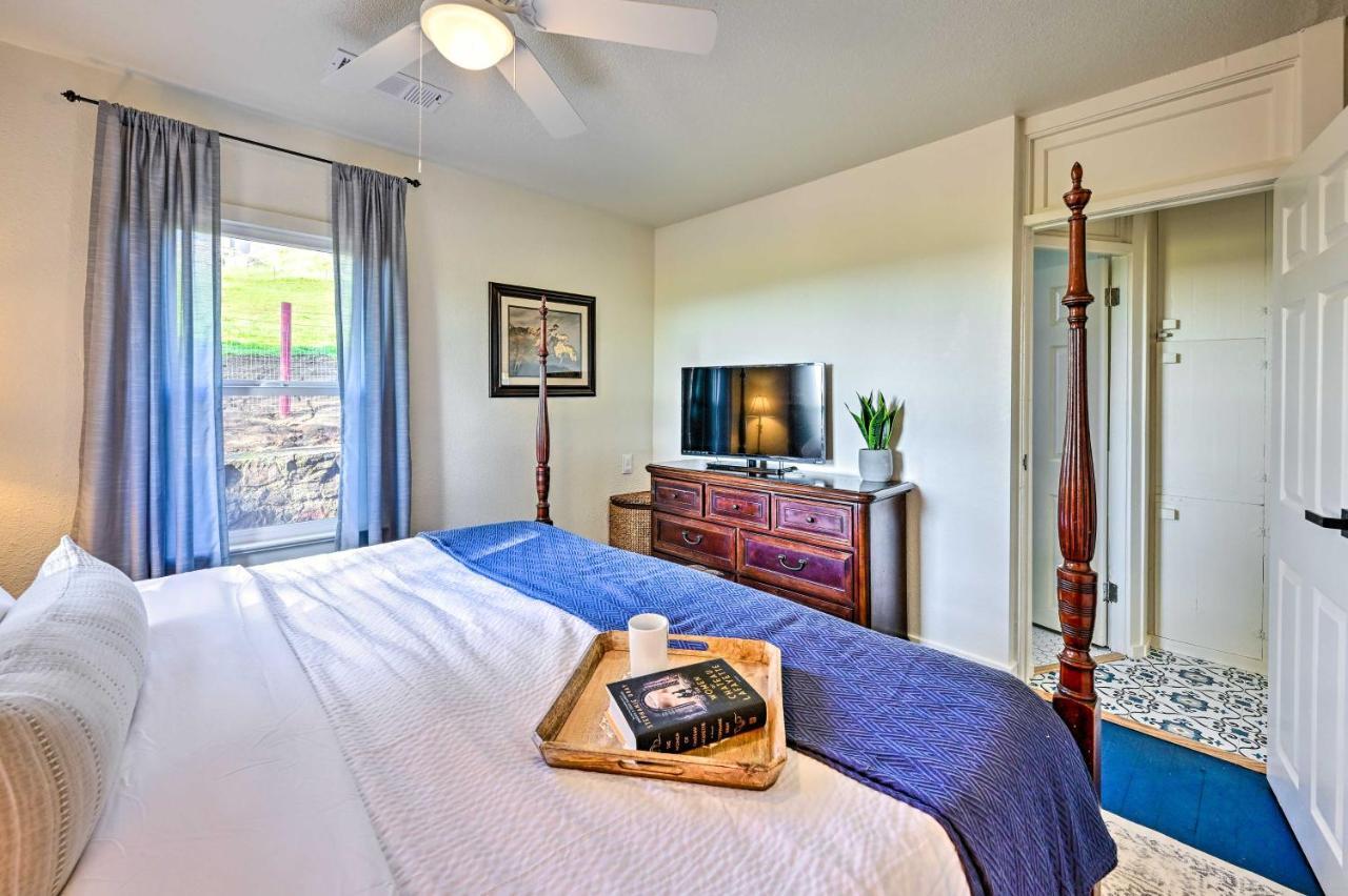 Peaceful Ranch Home With Sierra Nevada Views Woodlake Eksteriør billede