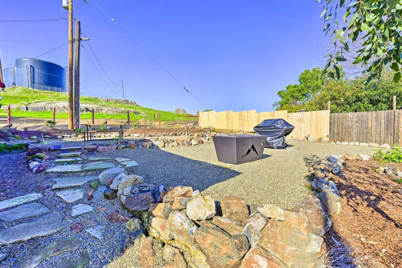 Peaceful Ranch Home With Sierra Nevada Views Woodlake Eksteriør billede